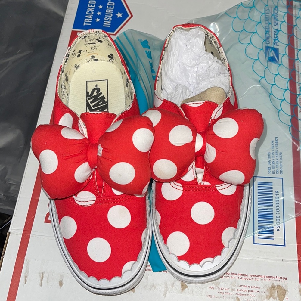 Minnie mouse vans ( Limited Edition )